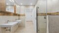 Badezimmer mit Dusche