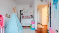 Kinderzimmer - Blick zum Flur