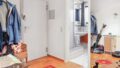 Garderobe u. Blick ins Bad