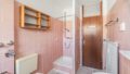 Badezimmer mit Dusche