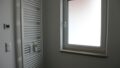Badezimmer mit Fenster