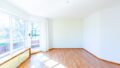 Wohnzimmer mit Balkon