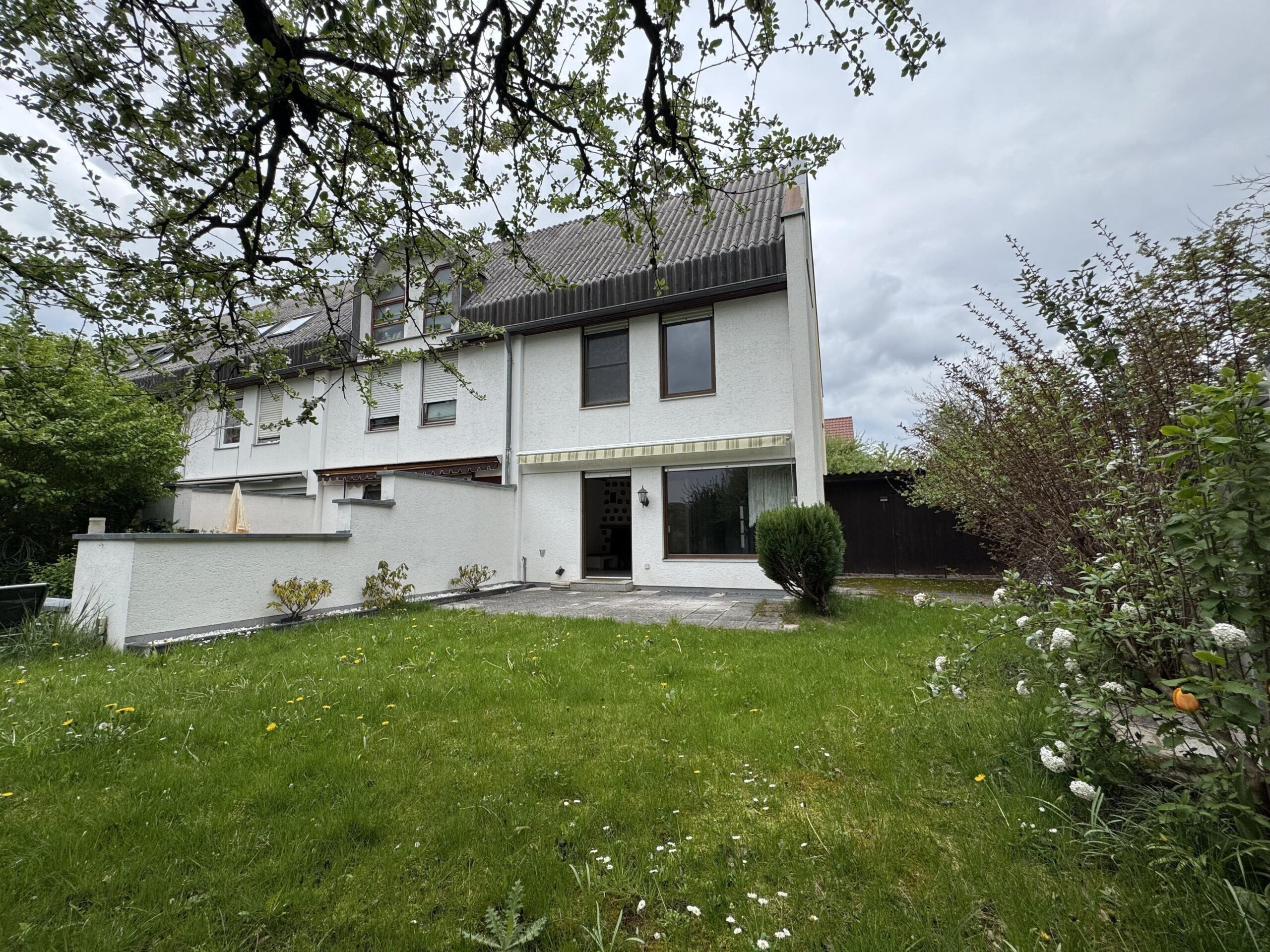 Hausansicht vom Garten